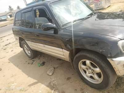 A picture of 850k dealer s food Toyota RAV4 with sound engine and