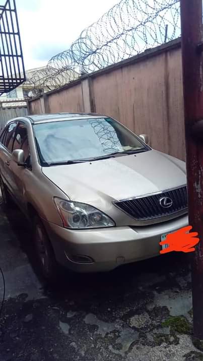A picture of Lexus RX 330