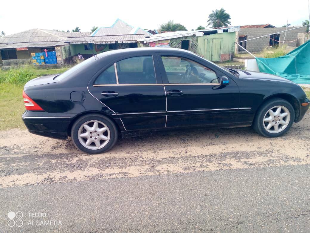 A picture of Formatic Benz engine Gear AC working perfect price 2.2 settlement