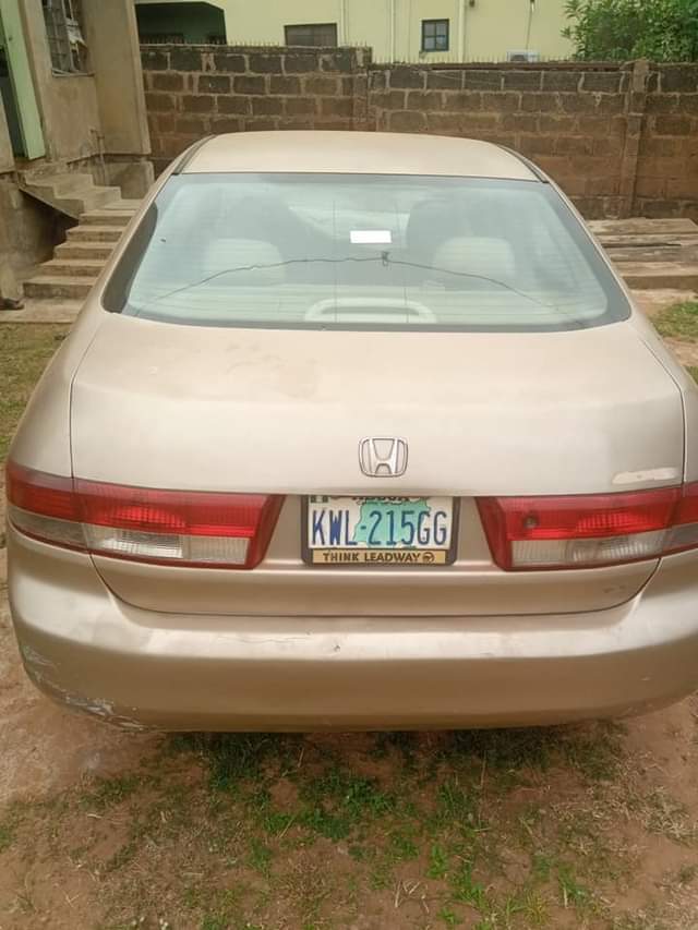 A picture of Honda Accord 2004 manual gear