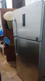 A picture of Fridge von hotpoint offer 570 000Tsh tu