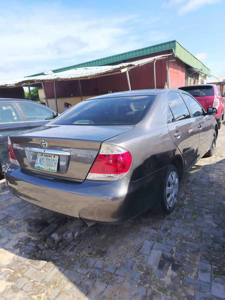 A picture of Toyota Camry 2004.Engine tapping little at the top but not