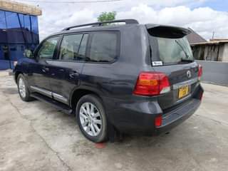 A picture of Toyota Landcruser V8 price 110M