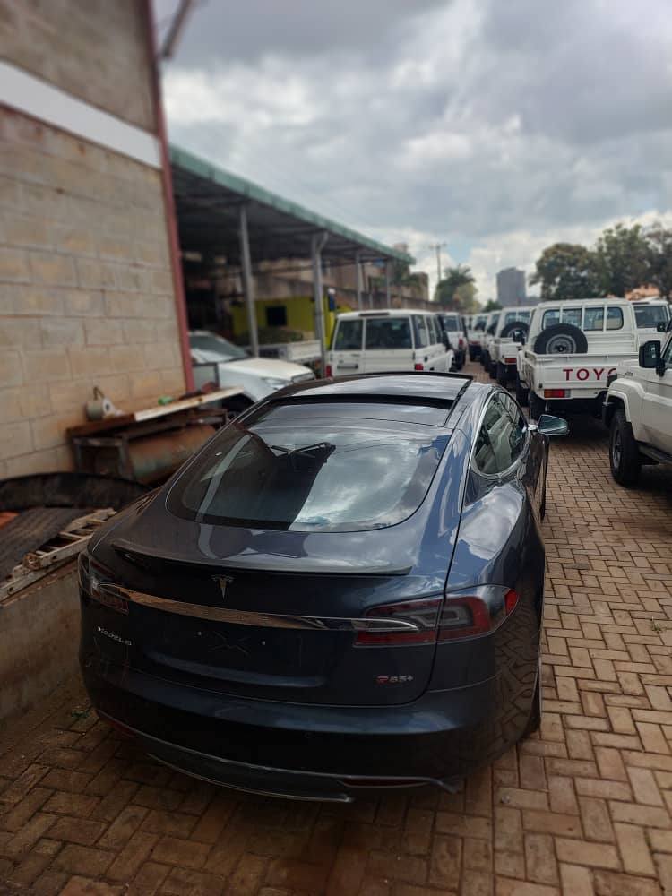 A picture of Tesla Model S Fully Electric 0780260939