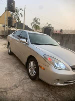 A picture of Lexus ES330