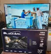 A picture of 32 inch TV digital and flameless at 320 000