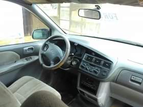 A picture of Toyota sienna 2000 model First body 80 Clean interior 100