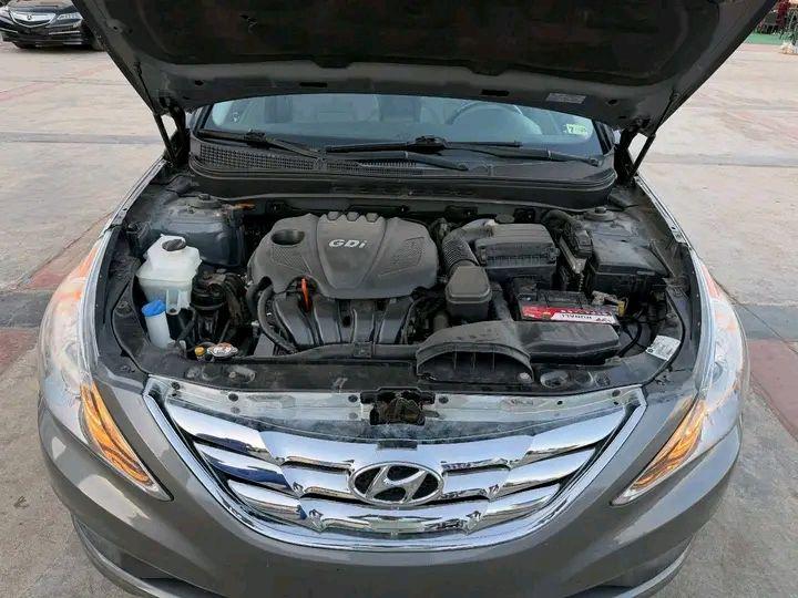 A picture of HYUNDAI SONATA 2014