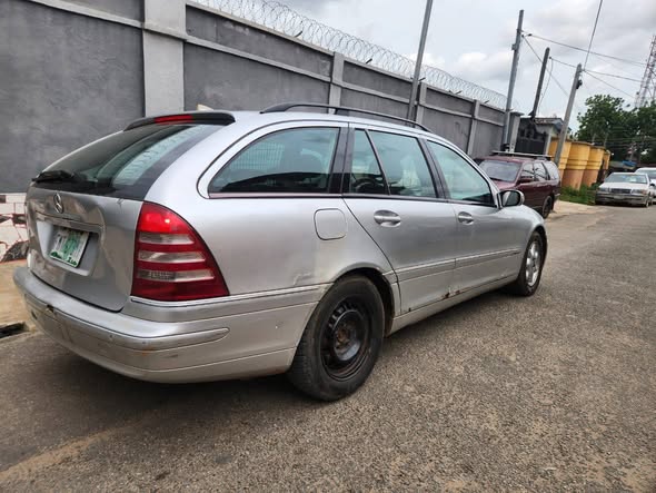 A picture of Use Mercedes Benz C class in a good condition everything