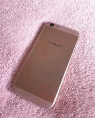 A picture of Oppo f1s