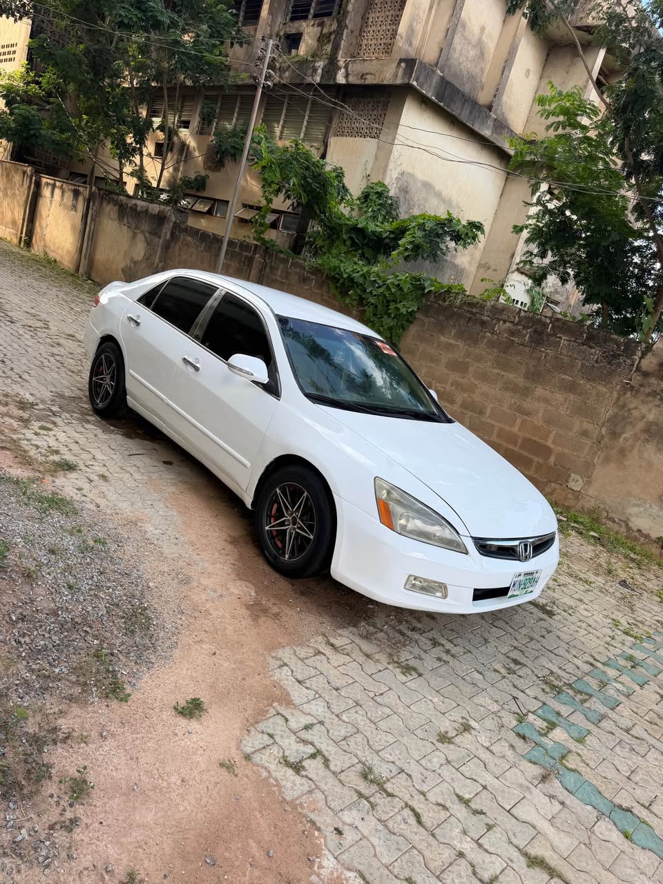 A picture of Honda Accord Eod 2005 model am the owner direct 2