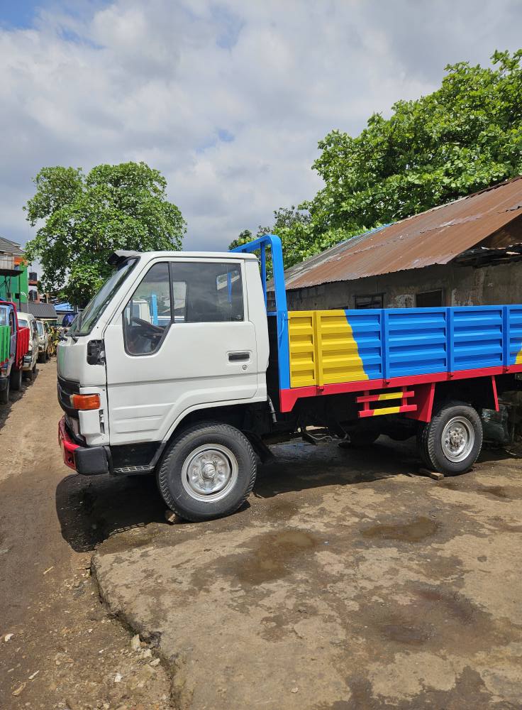 A picture of Toyota Dyna 200 Four Tyres