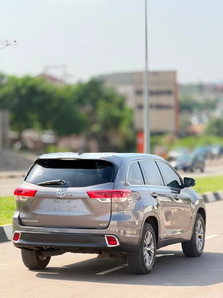 A picture of 2015 TOYOTA HIGHLANDER XLE ON DISTRESS FOREIGN USED GOING FOR