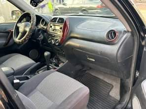 A picture of Tokunbo Toyota RAV4 2002 Tokunbo Toyota RAV4 with Factory fitted