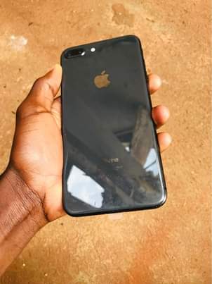 A picture of iPhone 8 Plus 64Gb at 330k