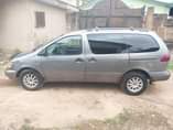 A picture of Toyota Sienna 2000 model