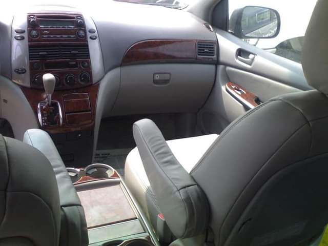 A picture of Toyota sienna available for sale 2006