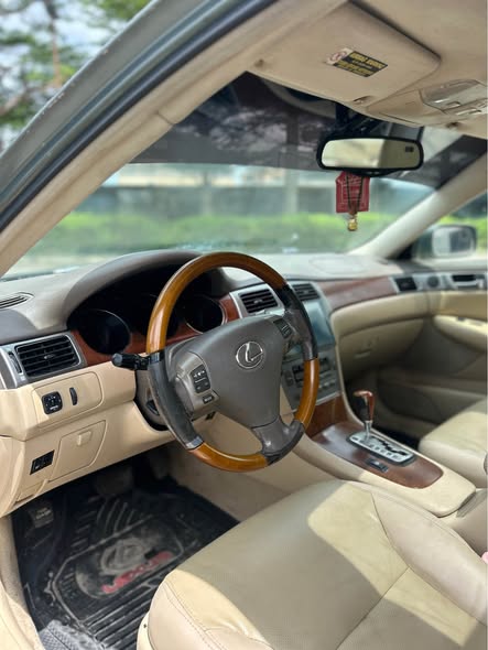A picture of Lexus ES330 2005