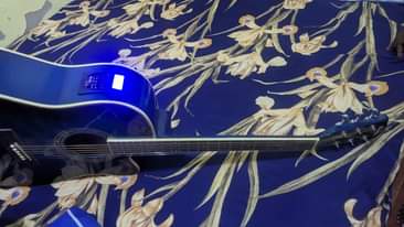 A picture of Guitar inauzwa Gongolamboto karibu na chuo Cha Kampala