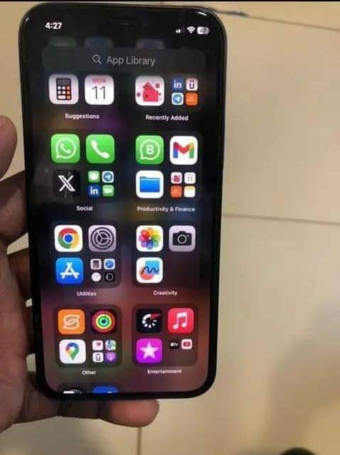 A picture of Iphone 12