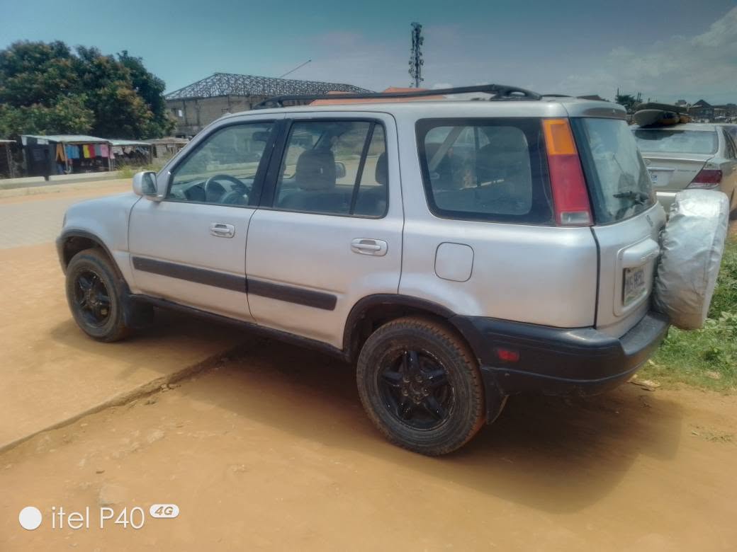 A picture of Honda CR V 2000 Clean Register