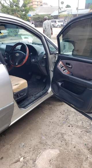 A picture of Toyota Harrier