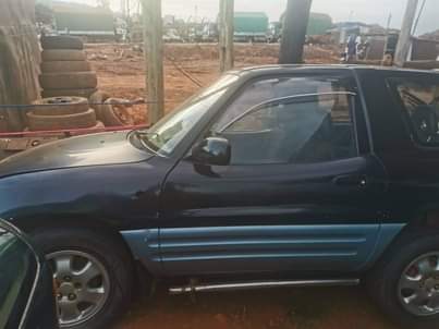 A picture of Toyota rav4