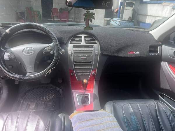 A picture of Clean Lexus es350 for 7 5m engine gear ac good