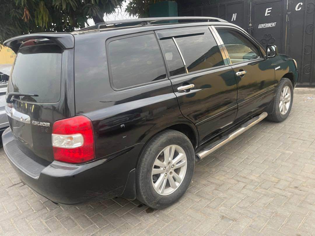A picture of Toyota Highlander 2006 3 rows 
