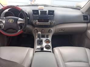 A picture of NEATLY USED 2011 MODEL TOYOTA HIGHLANDER Absolutely nothing to fix
