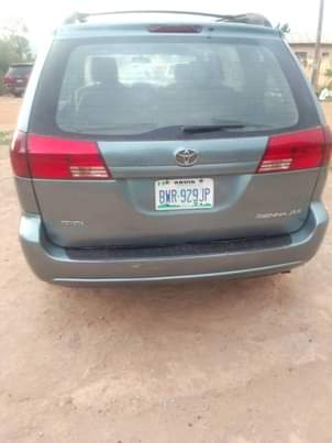 A picture of Toyota sienna for sale Engine and gear working perfectly Ac