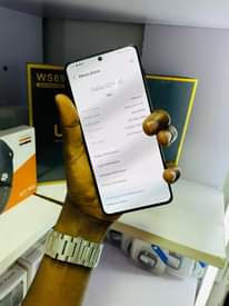 A picture of Samsung galaxy S21plus 5G