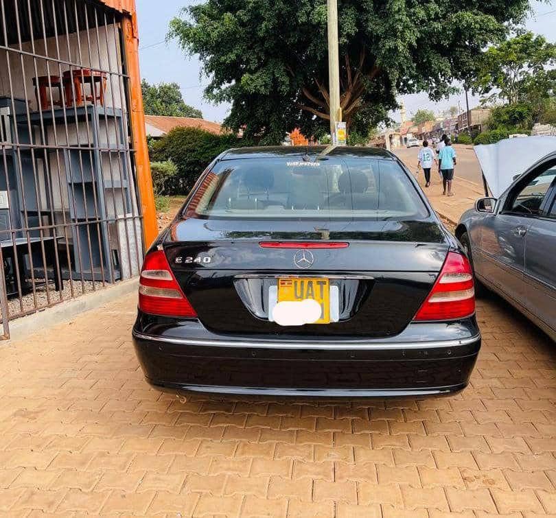 A picture of MERCEDES BENZI E CLASS