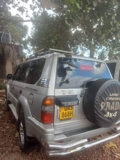 A picture of 2003 Toyota Land cruiser