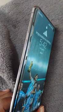 A picture of Samsung galaxy s10 plain