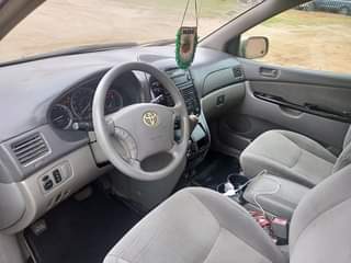 A picture of Toyota Sienna CL 2005 07014856850 Registered 2020 Standard Engine Gear