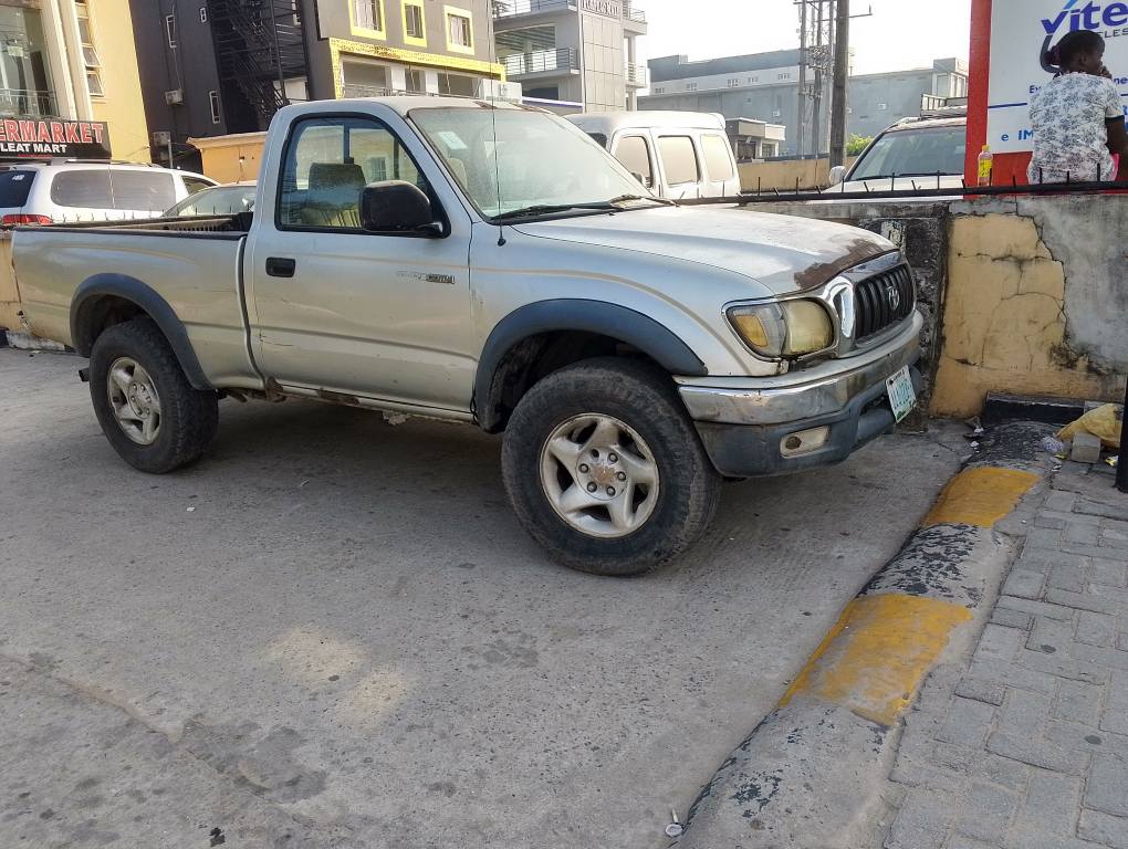 A picture of Nigeria used Toyota Tacoma 2001
