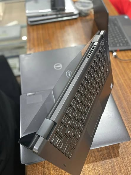 A picture of Dell Latitude 5300 2in1