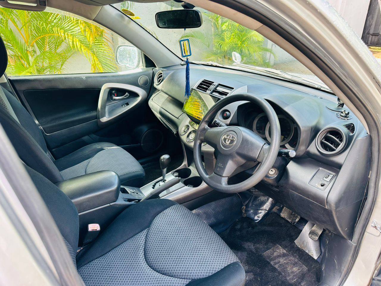 A picture of TOYOTA RAV 4