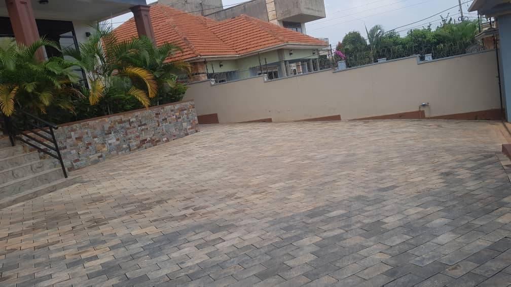 A picture of House on sale in kira murawa