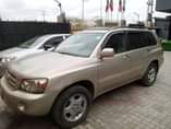 A picture of Toyota highlander 2006 Registered 100 first body First user from
