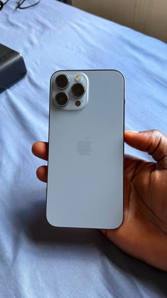 A picture of iPhone 13 Pro Max 128gb