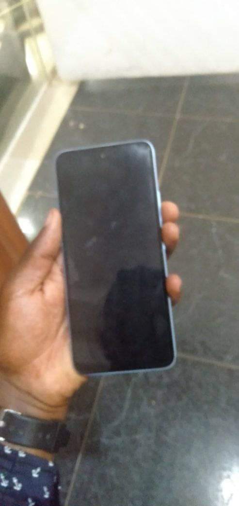 A picture of redmi note 12