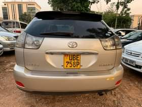 A picture of Toyota Harrier Model 2005 Engine 2 4cc Price 35M 0709788048