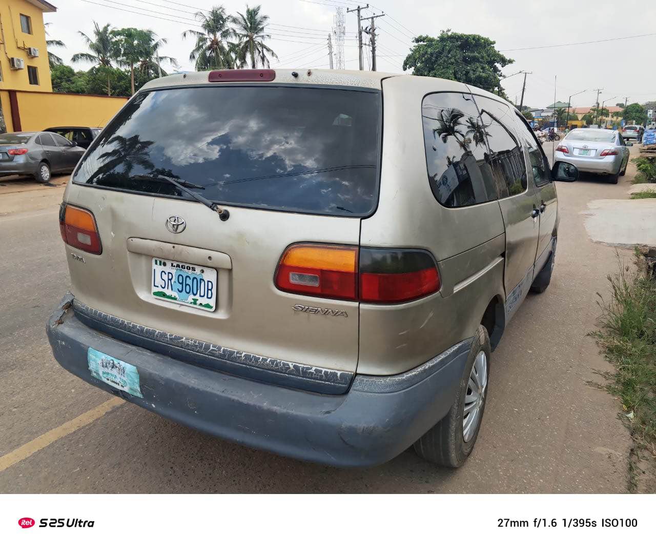 A picture of Toyota sienna