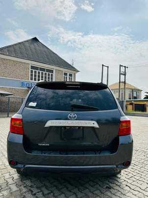A picture of 2010 Toyoto Highlander