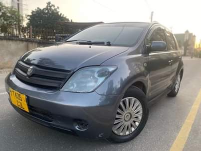 A picture of TOYOTA IST