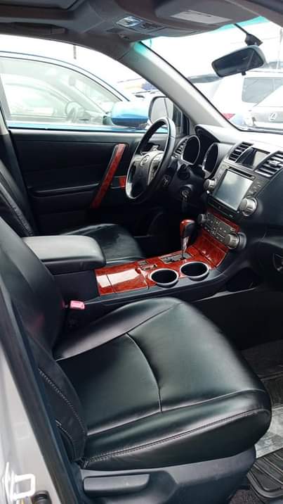 A picture of Toyota Highlander 2016 model keyless limited