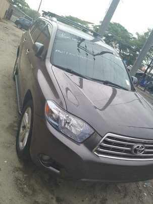 A picture of 2010 Toyota Highlander limited