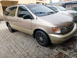 A picture of SUPER CLEAN USED TOYOTA SEINNA 2001 FOR SALE